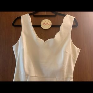 Alythea * Apricot Lane * Classy White Scalloped Edge Fitted Dress Size Large